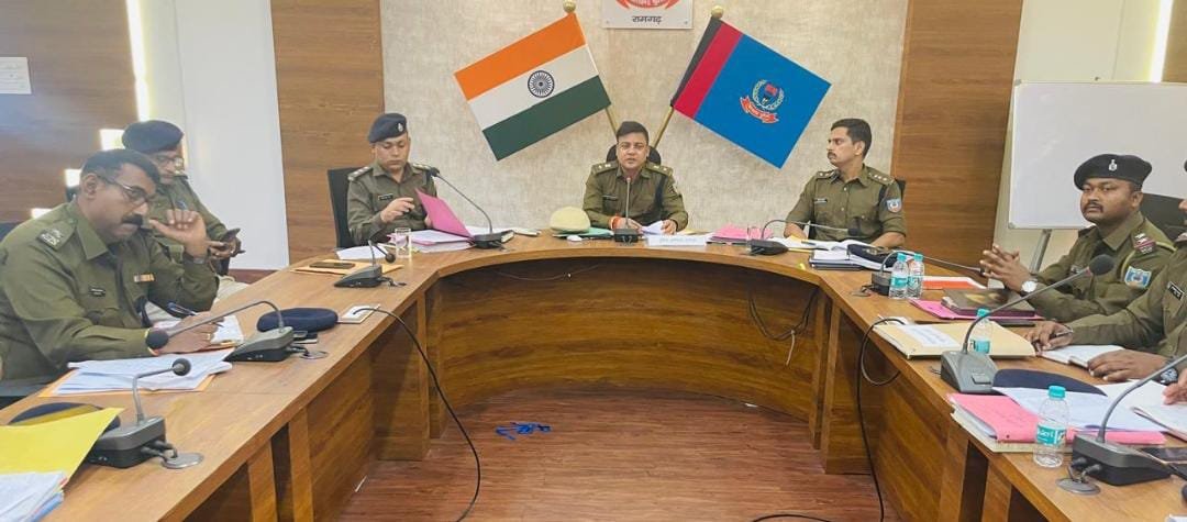 अपराध पर सख्त प्रहार का ऐलान: रामगढ़ पुलिस की अपराध समीक्षा बैठक में कड़े निर्देश जारी।