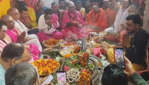देवघर में पंचशूलों की विशेष पूजा, शिखरों पर पुनर्स्थापना