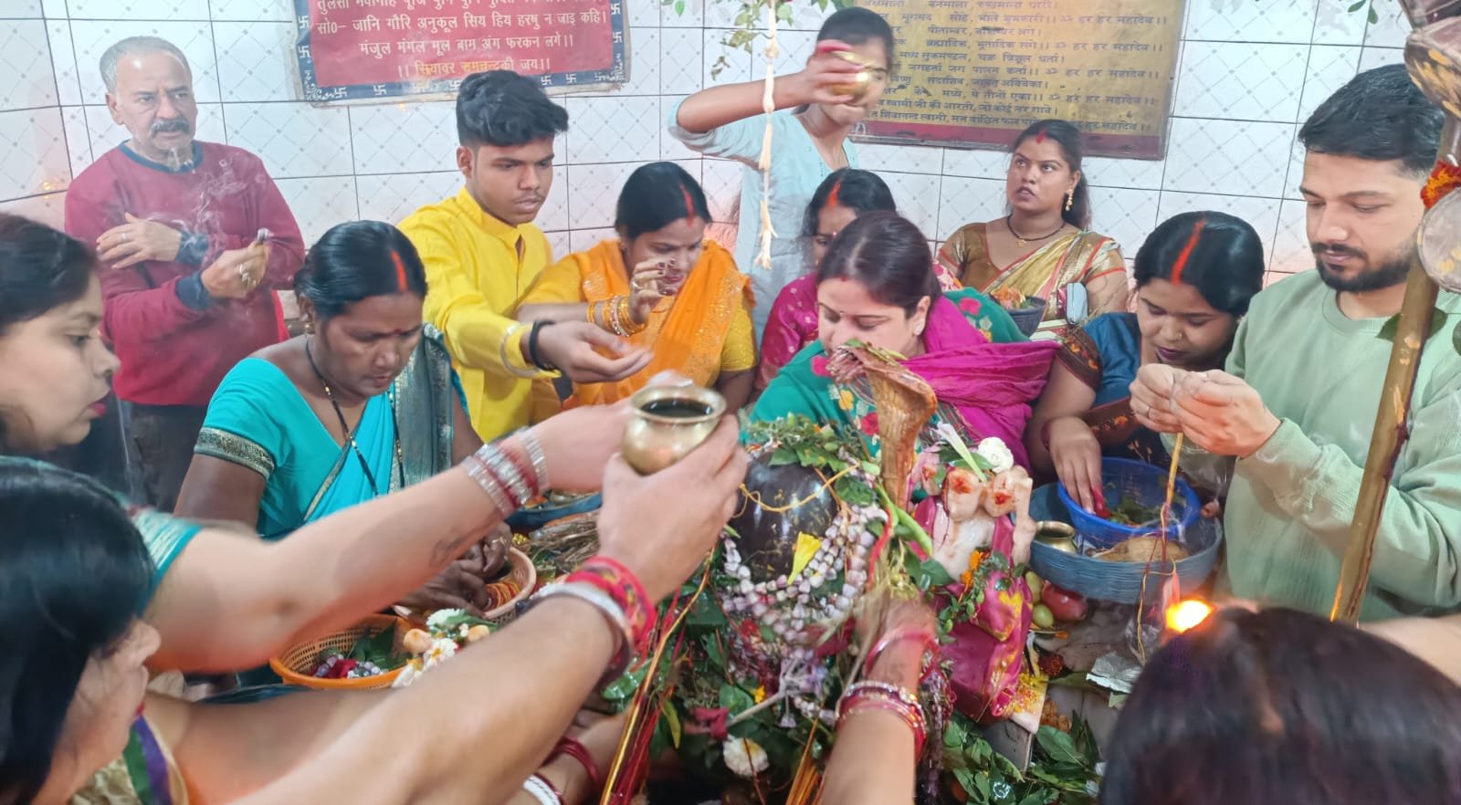 महाशिवरात्रि के मौके पर रामगढ़ जिला के शिवालयों में उमड़ी भीड़