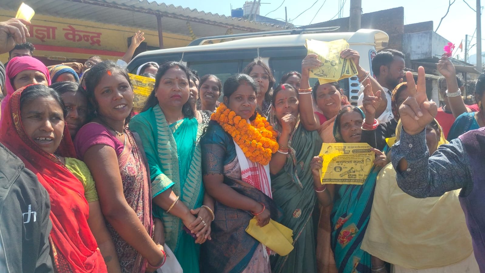 रामगढ़ नगर परिषद अध्यक्ष पद की प्रत्याशी ने जनसंपर्क अभियान चलाया