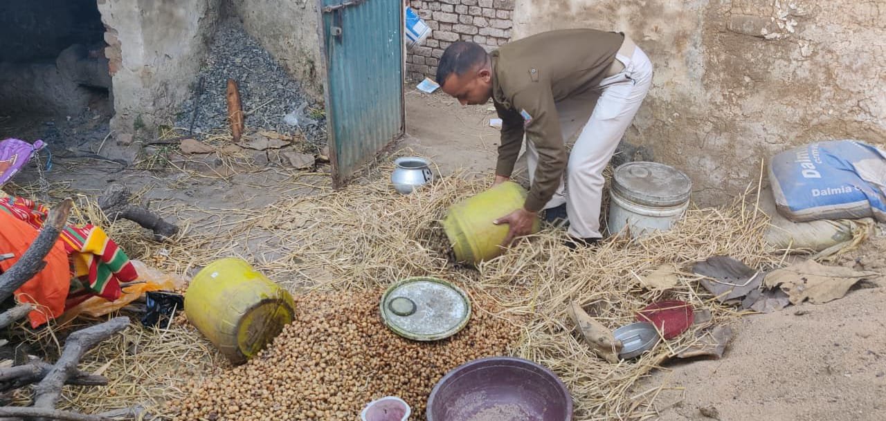अवैध शराब के विरुद्ध उत्पाद विभाग की कार्रवाई
