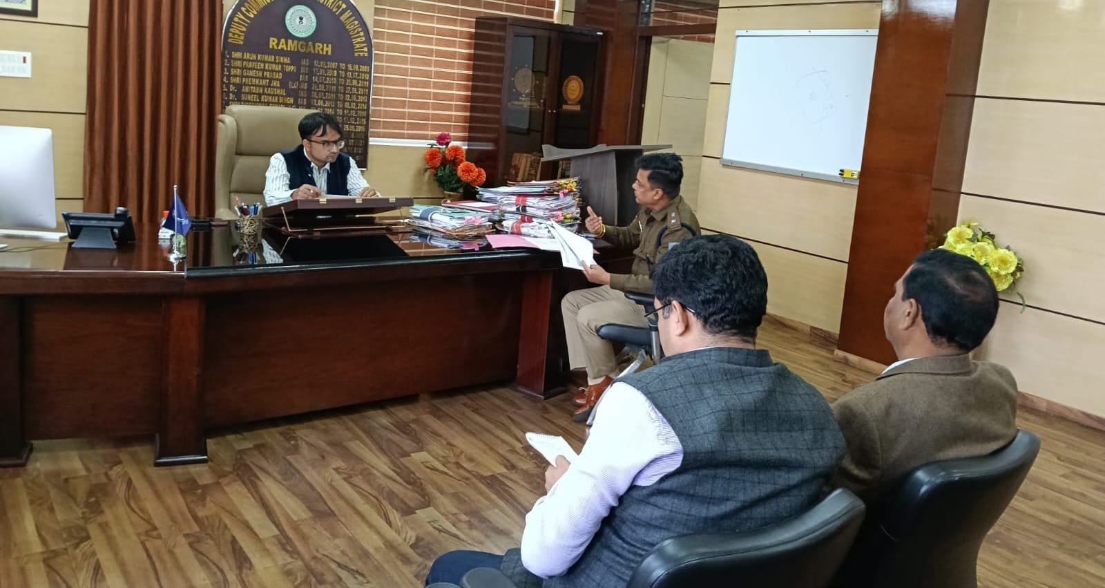 नगर पालिका आम निर्वाचन 2026 के मद्देनजर डिस्पैच, रिसीविंग, मतगणना एवं सुरक्षा व्यवस्था पर समीक्षा बैठक आयोजित