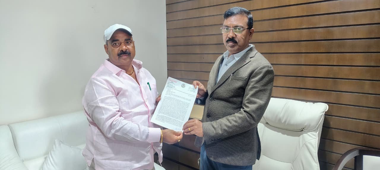 विधायक रोशन लाल चौधरी ने जेएसपीएल में विस्थापित परिवारों और कार्यरत श्रमिकों की समस्याओं के समाधान में पूछे गए प्रश्न का भ्रामक उत्तर देने पर गंभीर चिंता जताई