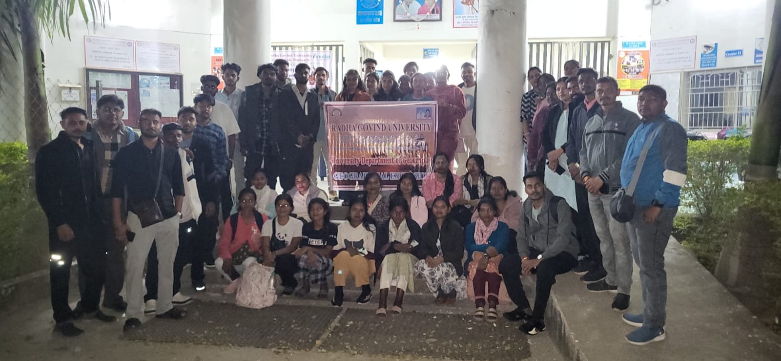 राधा गोविंद विश्वविद्यालय के विद्यार्थी शैक्षणिक भ्रमण के लिए राजस्थान रवाना हुए