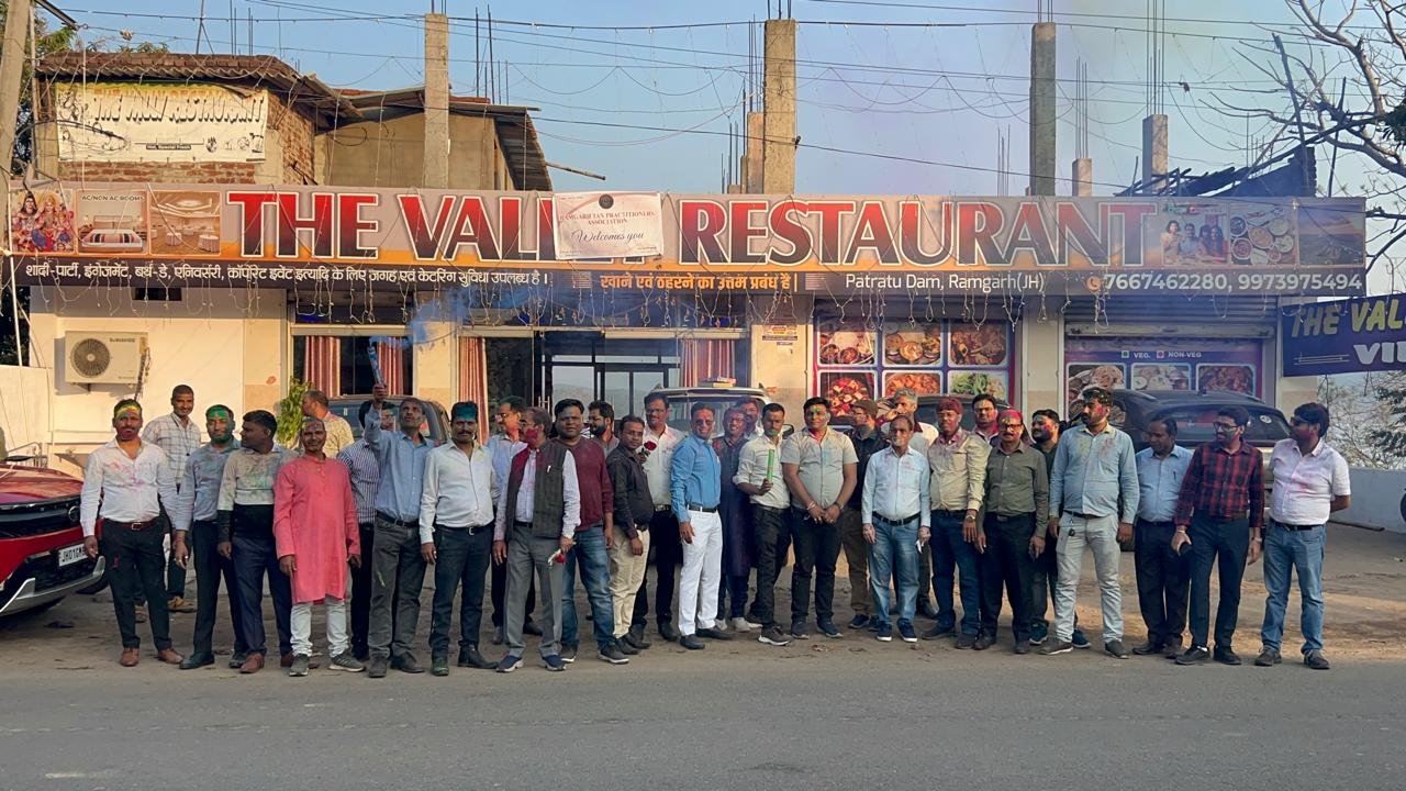 पतरातू डैम किनारे द वैली रेस्टोरेंट में रामगढ़ टैक्स प्रैक्टिशनर एसोशिएसन का होली मिलन समारोह आयोजित