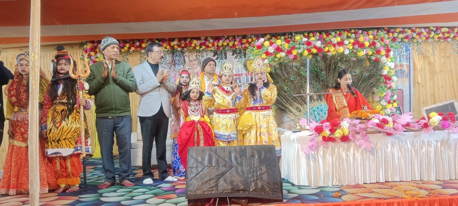 श्री श्री 1008 रुद्र महायज्ञ में जुट रहे हैं सैकड़ों श्रद्धालु