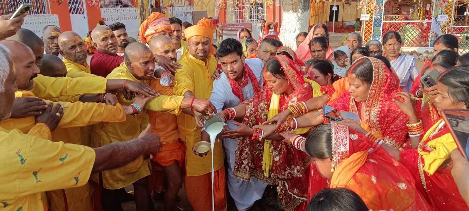 श्री श्री 1008 रुद्र महायज्ञ के चौथे दिन देव पूजन हवन और आरती किया गया