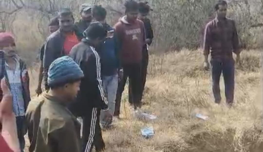 बजरंग दल ने सड़क किनारे मृत पड़ी गौमाता का किया अंतिम संस्कार