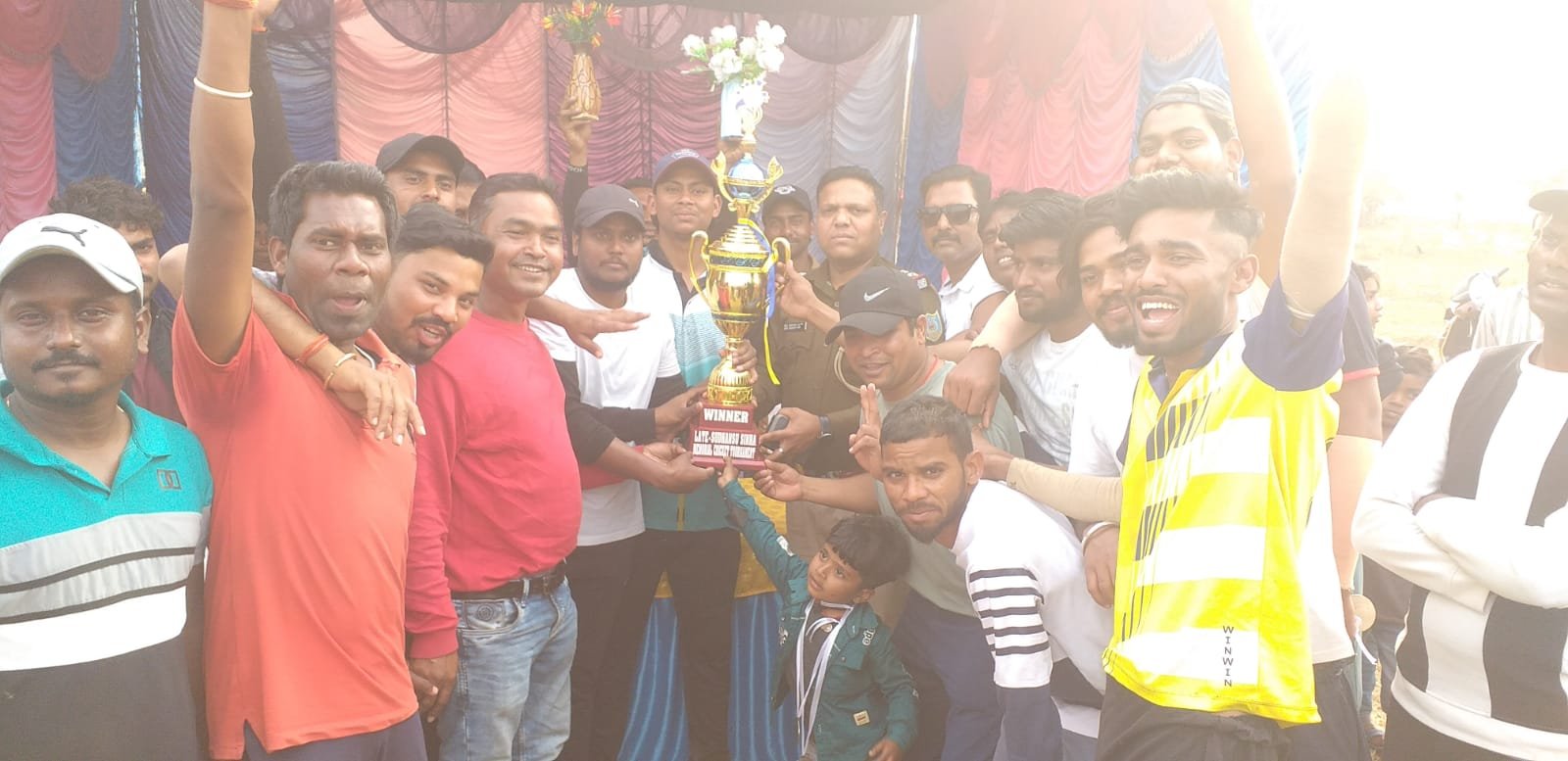 किकेट टूर्नामेंट का फाइनल मैच तबाही इलेवन वनगडा 6 विकेट ने जीता