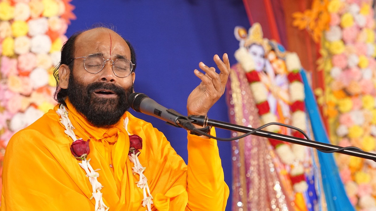 21 दिवसीय विलक्षण दार्शनिक प्रवचन श्रृंखला के पांचवें दिन स्वामी युगल शरण जी ने प्रकाश डाला