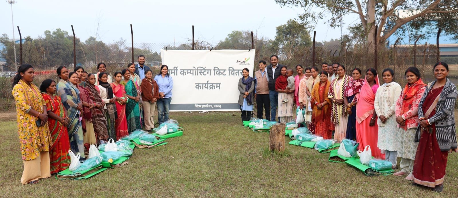 जिंदल फाउंडेशन की पहल: प्राकृतिक खेती को मिला बढ़ावा, 70 किसानों को मिला वर्मी कम्पोस्टिंग किट।