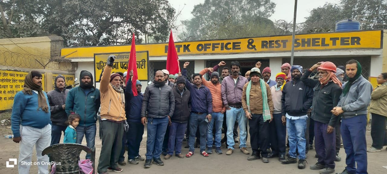 संयुक्त मोर्चा ने सिरका हाजरी घर के समीप केंद्र सरकार के चार कर श्रम कोड के खिलाफ किया आवाज बुलंद