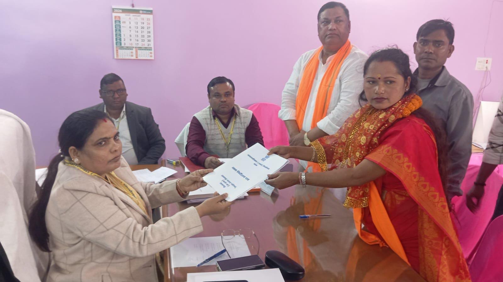 नगर पालिका चुनाव में उत्साह : नामांकन प्रक्रिया में दिखी रफ्तार