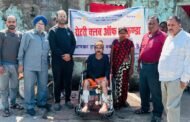 रोटरी क्लब ऑफ़ भुरकुंडा ने शंकर दीन को व्हीलचेयर प्रदान किया