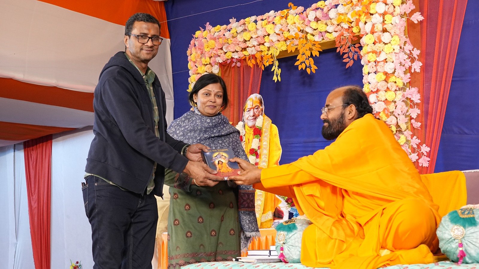 स्वामी जुगल शरण जी ने संसार के स्वरूप की विस्तृत जानकारी दी