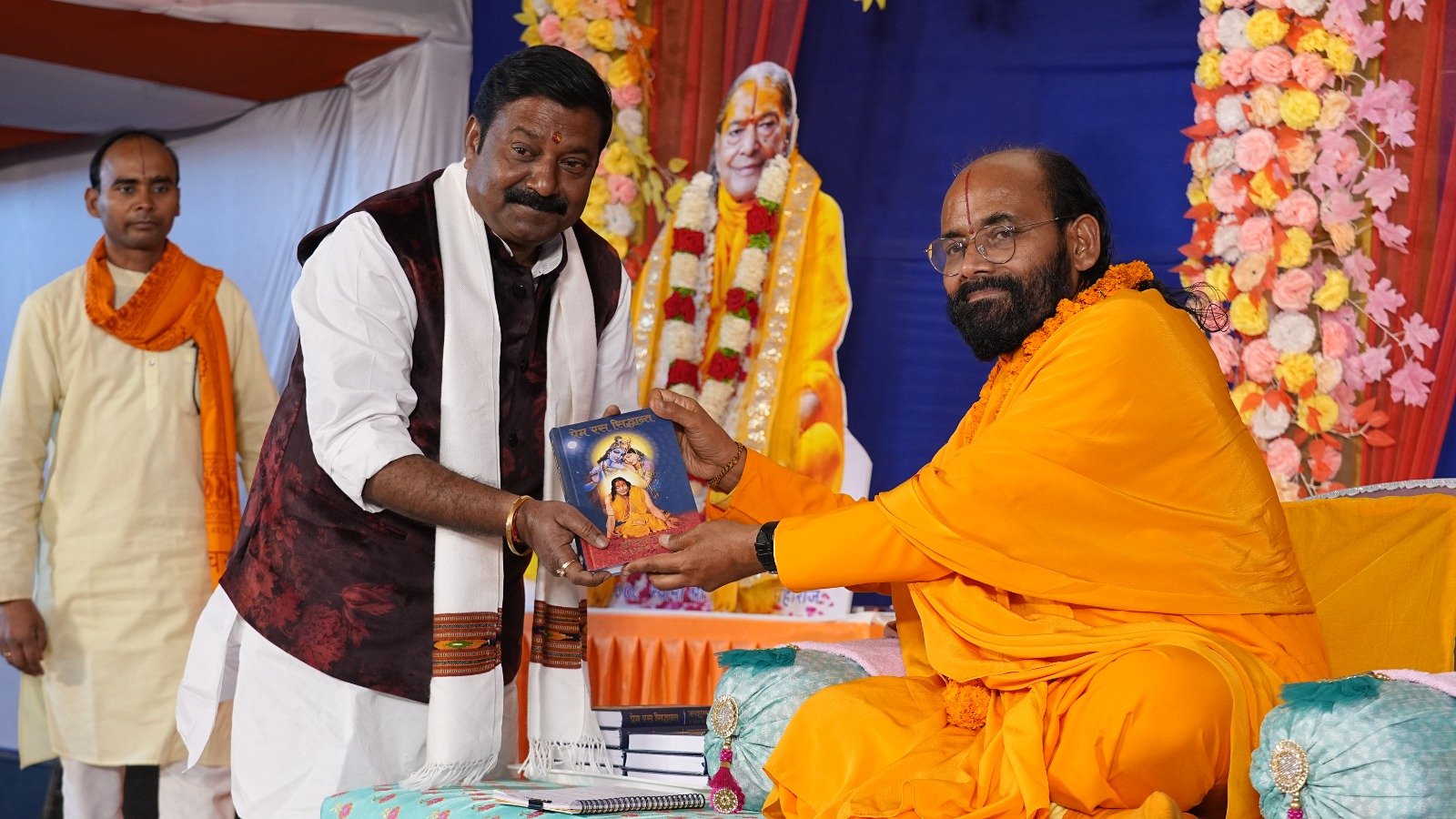 21 दिवसीय प्रवचन श्रृंखला के नौवे दिन युगल शरण जी ने महापुरुष विषय पर प्रकाश डाला