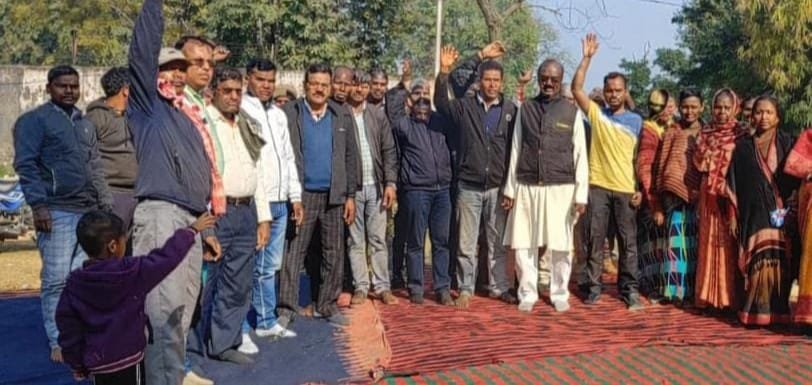 विस्थापित -प्रभावित संघर्ष मोर्चा के बैनर तले विस्थापित और प्रभावितों की हुई बैठक