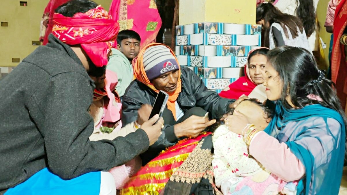 रजरप्पा में सैकड़ों बच्चों का हुआ चूल मुंडन, सैकड़ों बकरों की बलि दी गई