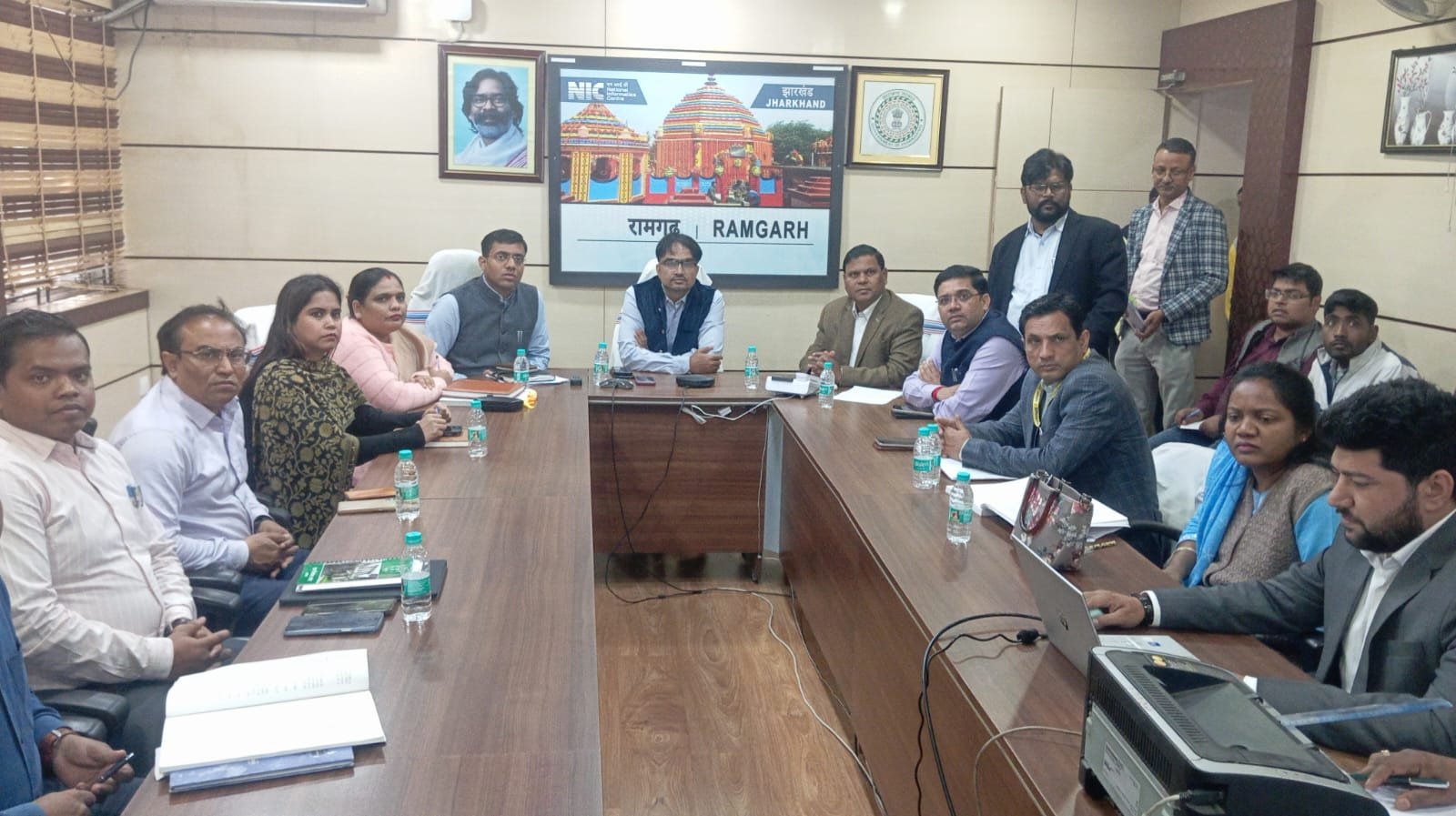 नगर पालिका (आम) निर्वाचन 2026 को लेकर जिला निर्वाचन पदाधिकारी सह उपायुक्त की उपस्थिति में मतदान कर्मियों का द्वितीय रेंडमाइजेशन सम्पन्न