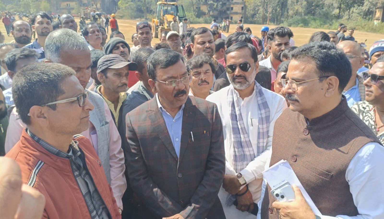 पीटीपीएस जनता नगर के क्वार्टरों में अवैध रूप से रहने वाले लोगों को हटाने का काम शुरू