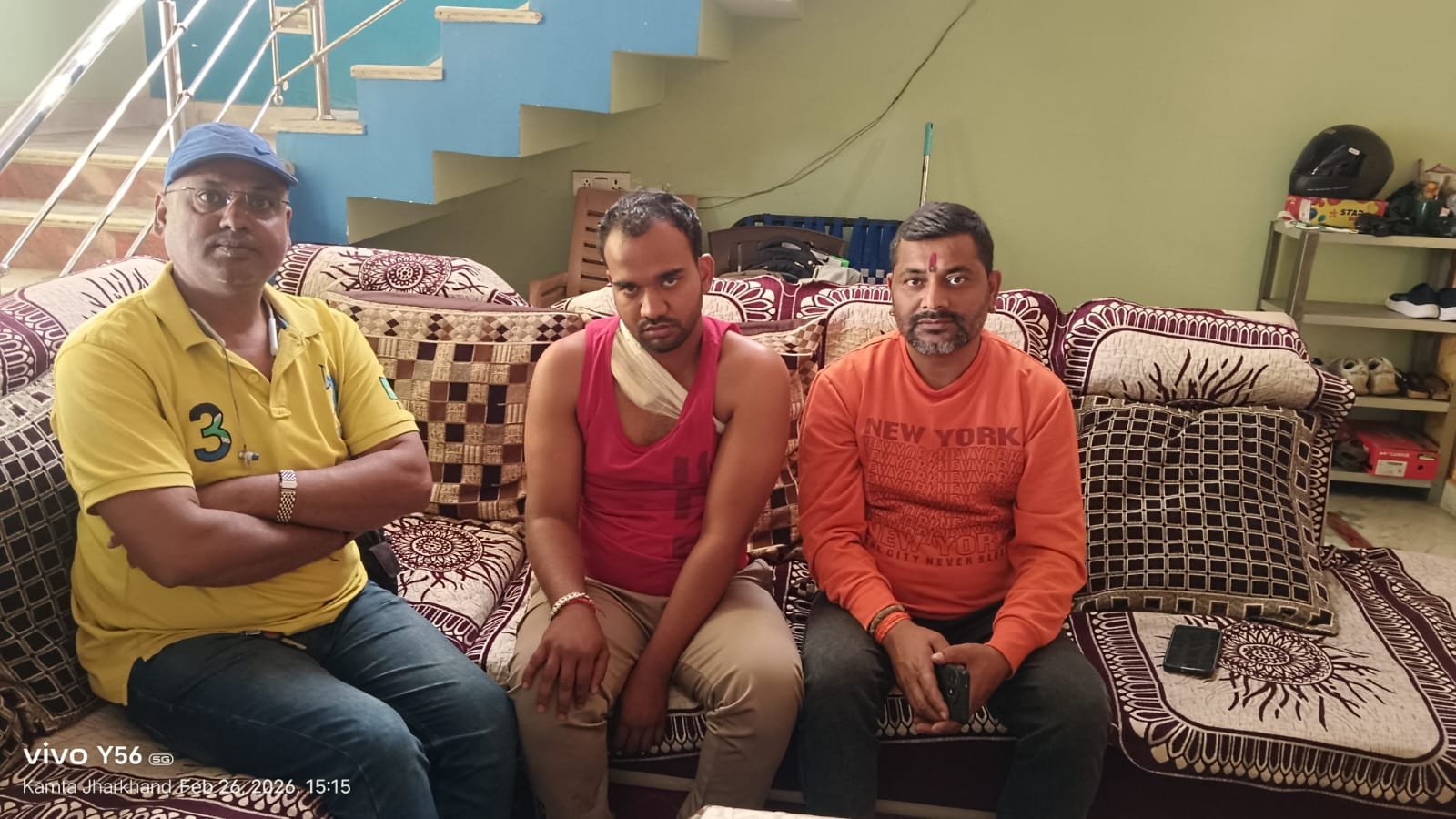 गोला थाना के समीप हुए मॉब लांचिंग पीड़ित से मिले हिन्दू संगठनों के पदाधिकारी