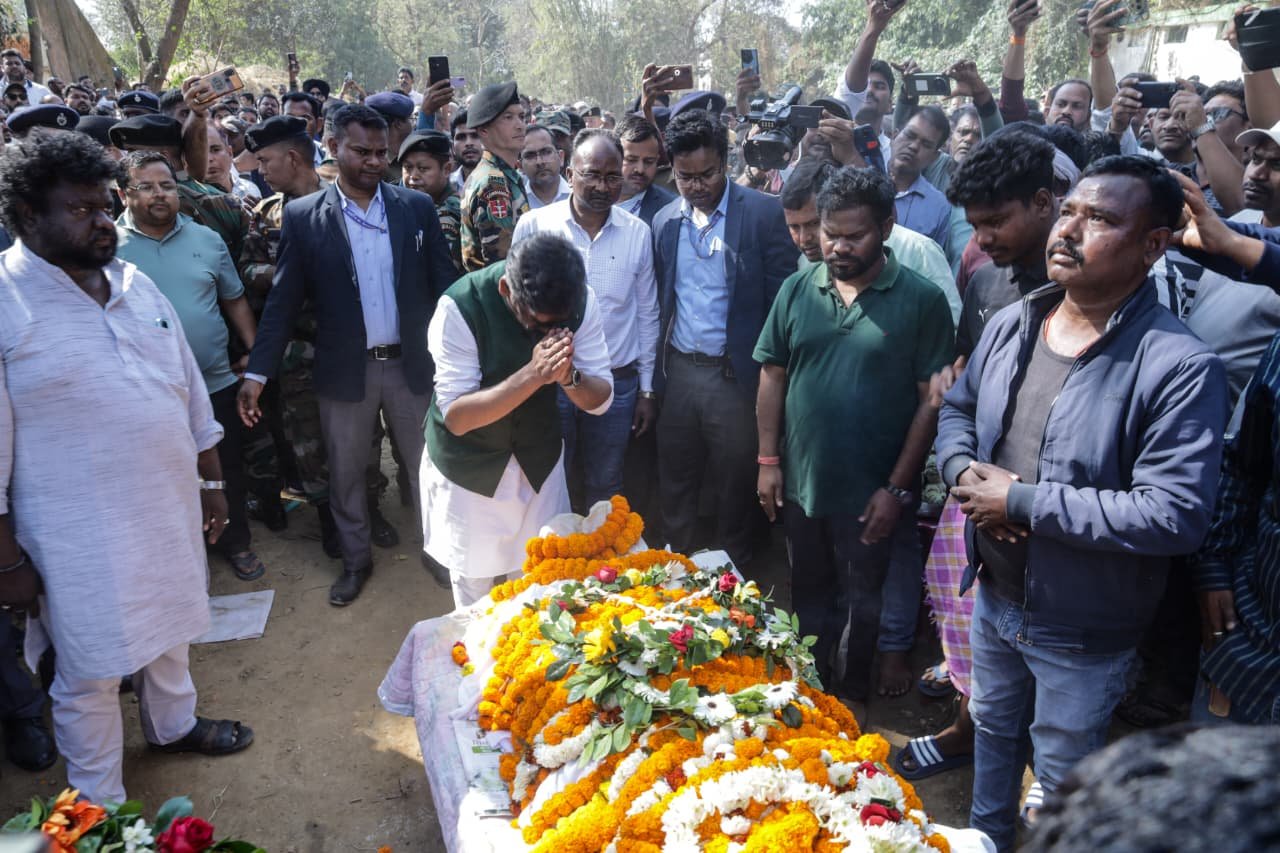 मुख्यमंत्री ने चंपई सोरेन के पोते वीर सोरेन के असामयिक निधन पर गहरी शोक-संवेदना व्यक्त की