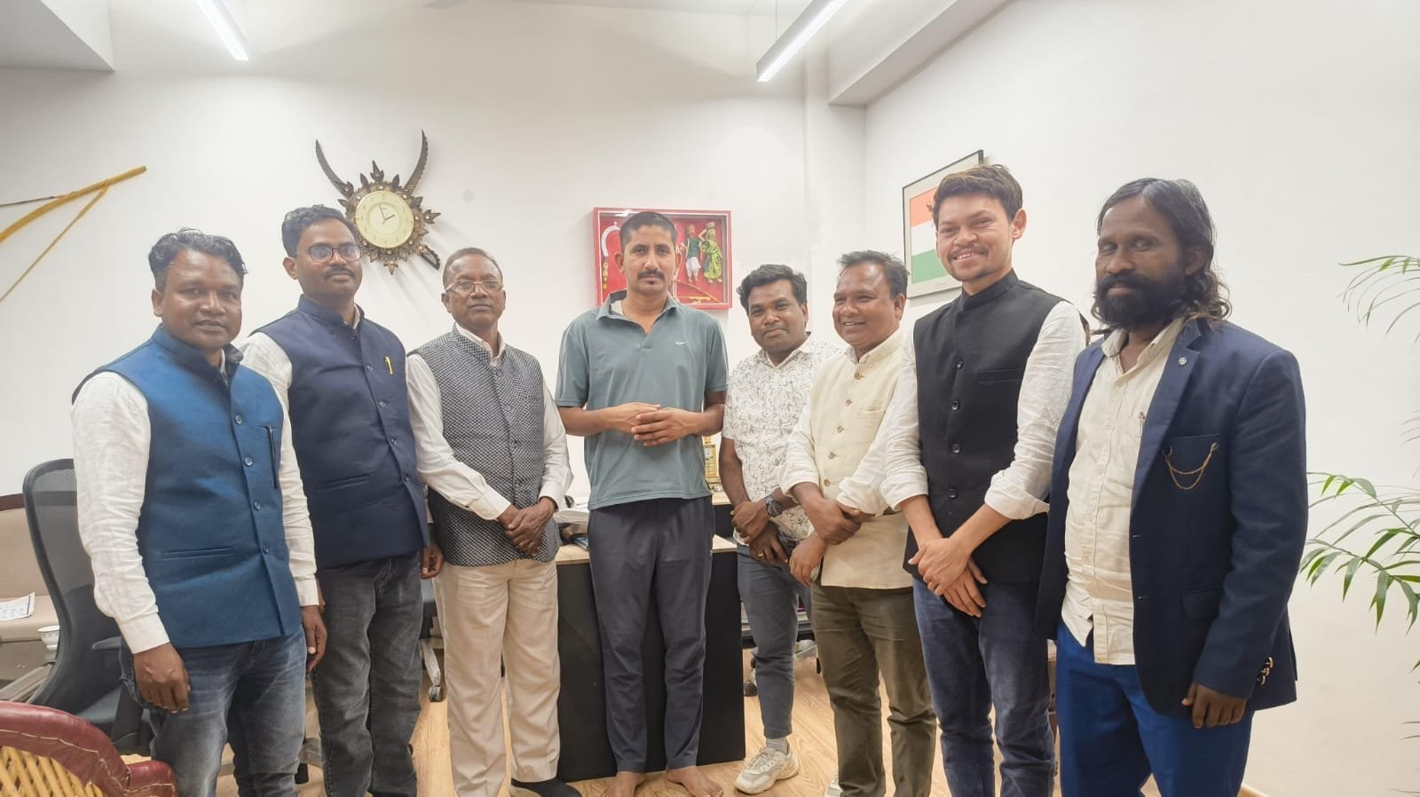 आदिवासी समाज का प्रतिनिधि मंडल राजस्थान के सांसद से मिला