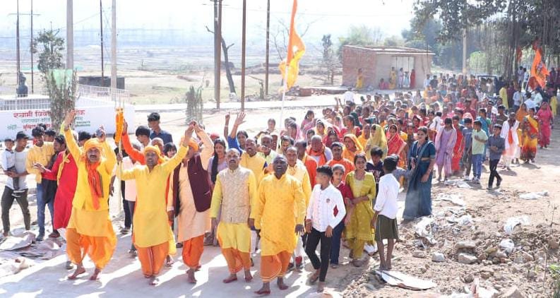 शिव परिवार को रथ में रख कर कराया गया नगर भ्रमण