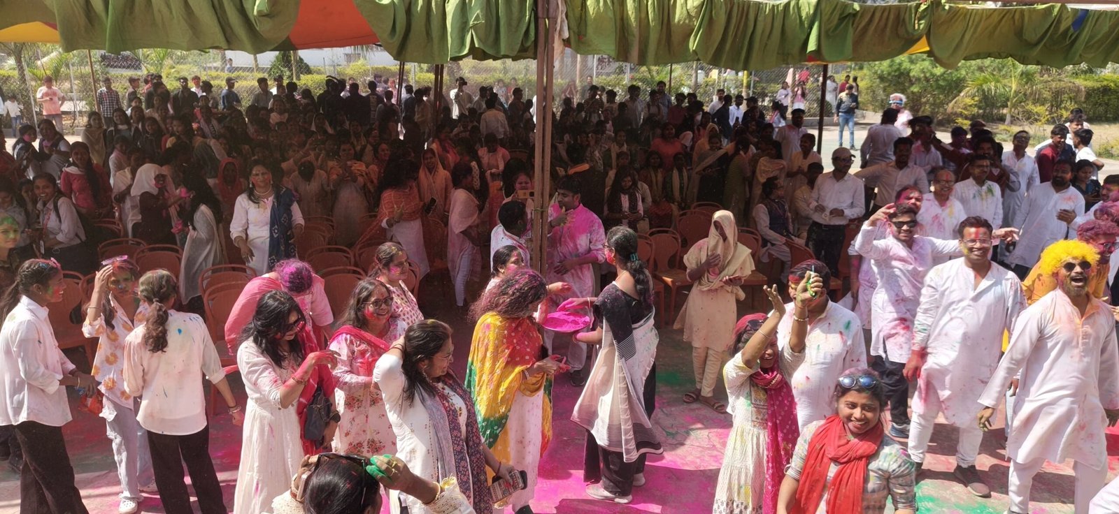 राधा गोविन्द विश्वविद्यालय में होली रंगोत्सव का भव्य आयोजन