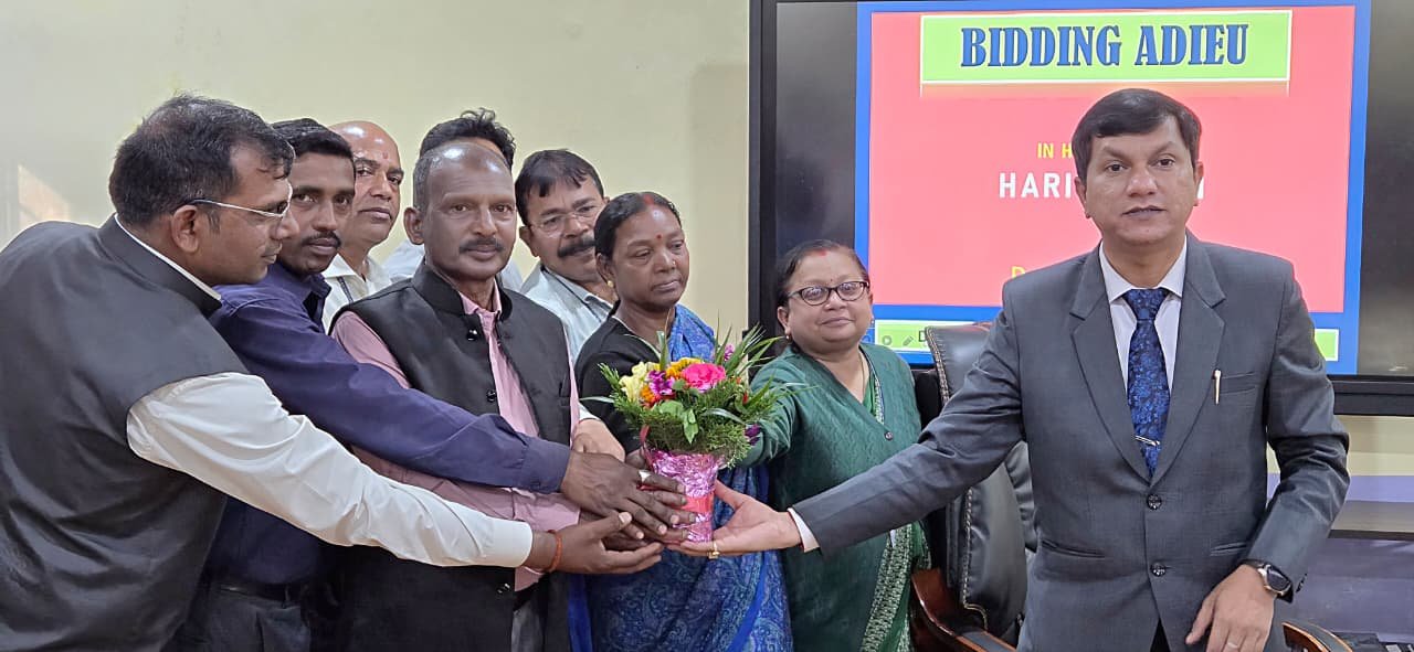 डीएवी पब्लिक स्कूल रजरप्पा में श्री हरिपद लोहार को सम्मानपूर्वक दी गई विदाई