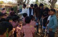 अखिल भारतीय विद्यार्थी परिषद गोला नगर इकाई ने बच्चों के साथ मनाई होली