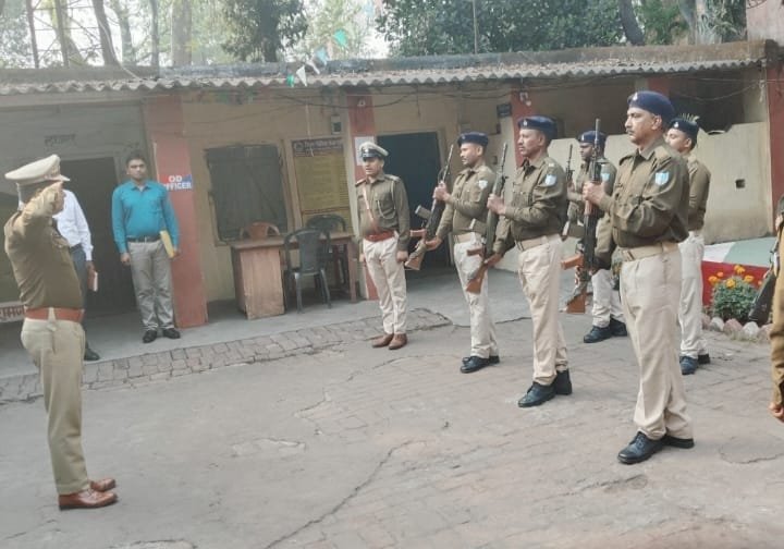 वार्षिक निरीक्षण के दौरान पुलिस अधीक्षक पहुंचे बरकाकाना ओपी