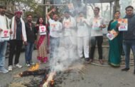कांग्रेसियों ने प्रधानमंत्री का पुतला दहन किया