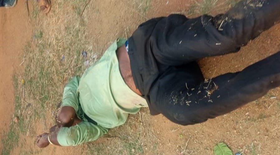 गोला के हेसपोडा मोड़ के पास व्यक्ति का मिला शव, पश्चिम बंगाल का निकला मृतक