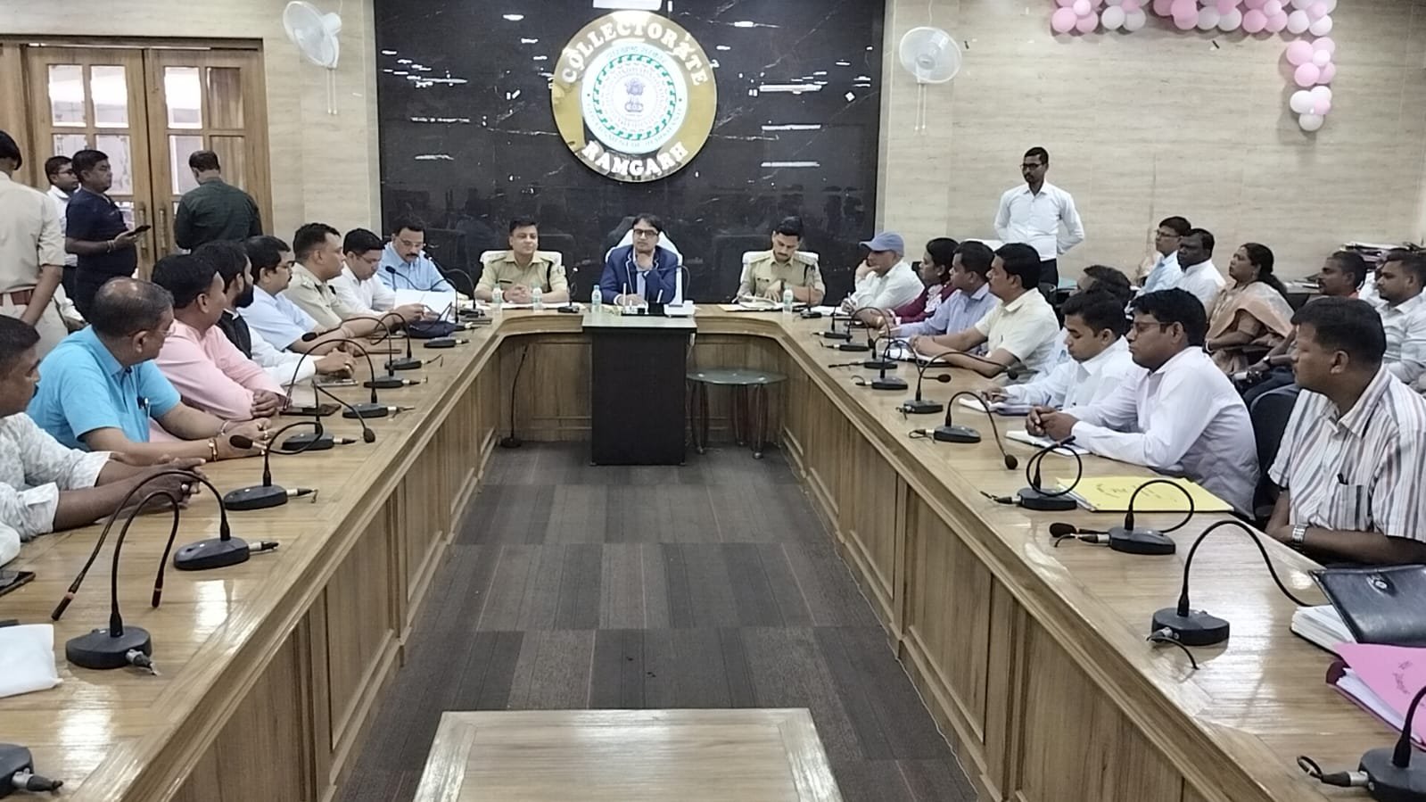 आगामी ईद, सरहुल एवं रामनवमी पर्व के मद्देनजर उपायुक्त की अध्यक्षता में हुई जिला स्तरीय शांति समिति की बैठक