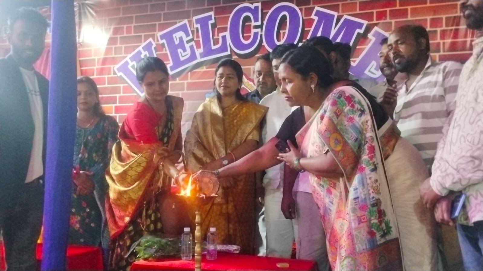 रामगढ़ में सिंगापुर थीम कार्निवल की धूम: ममता देवी ने किया उद्घाटन