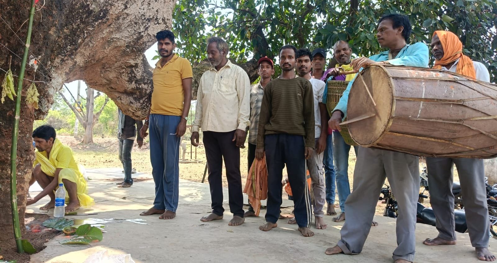 पतरातू क्षेत्र में विधि विधान से किया गया सरहुल पूजा