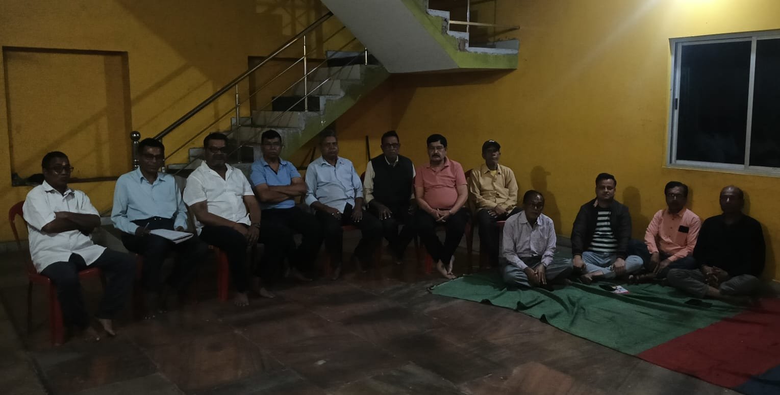 चित्रगुप्त महापरिवार गोला की हुई विशेष बैठक,समिति का किया गया विस्तार