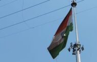अधिकारियों की लापरवाही से हो रहा है राष्ट्रध्वज का अपमान