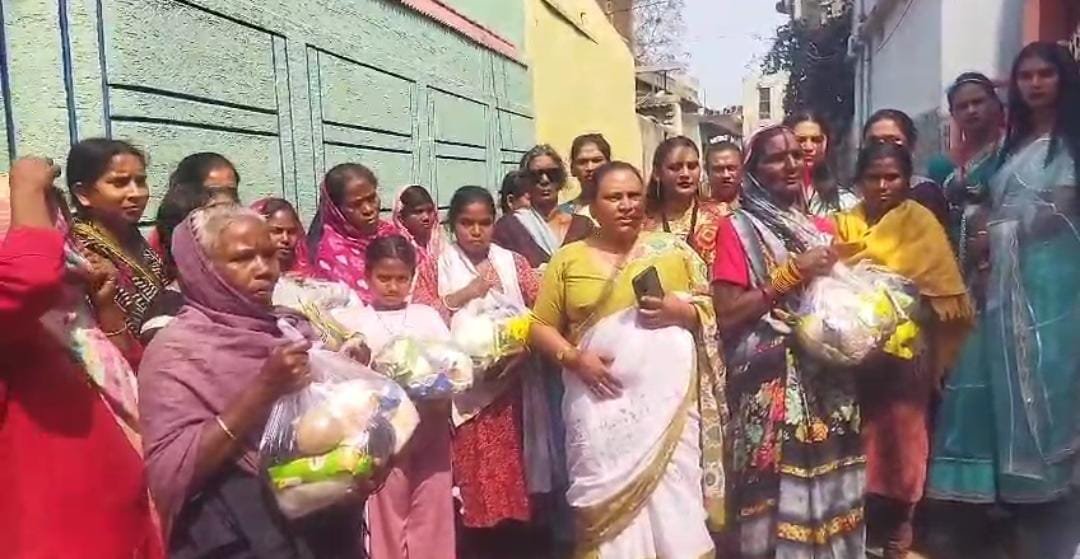 होली पर भुरकुंडा किन्नर समाज की अनोखी पहल