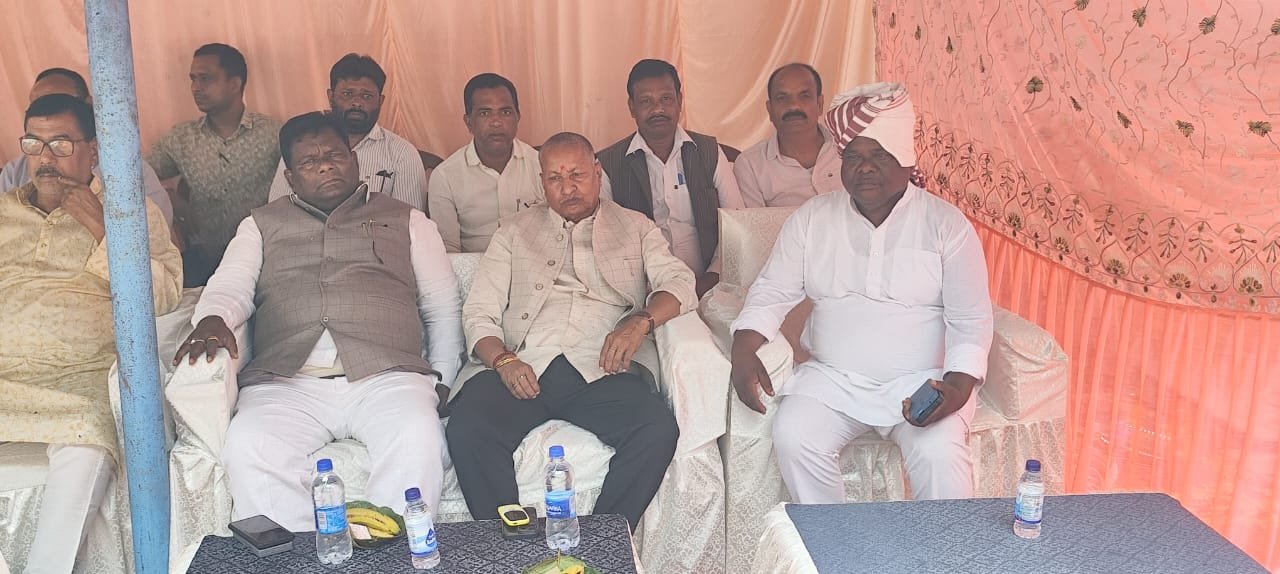 सांसद कालीचरण सिंह श्राद्ध कार्यक्रम में हुए शामिल