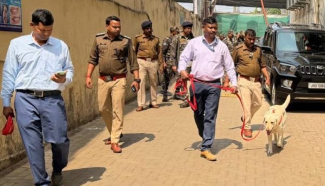 रांची पासपोर्ट ऑफिस को बम से उड़ाने की धमकी