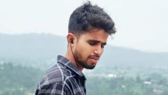 हाइवा की टक्कर से स्कूटी सवार युवक की मौत,पत्नी घायल