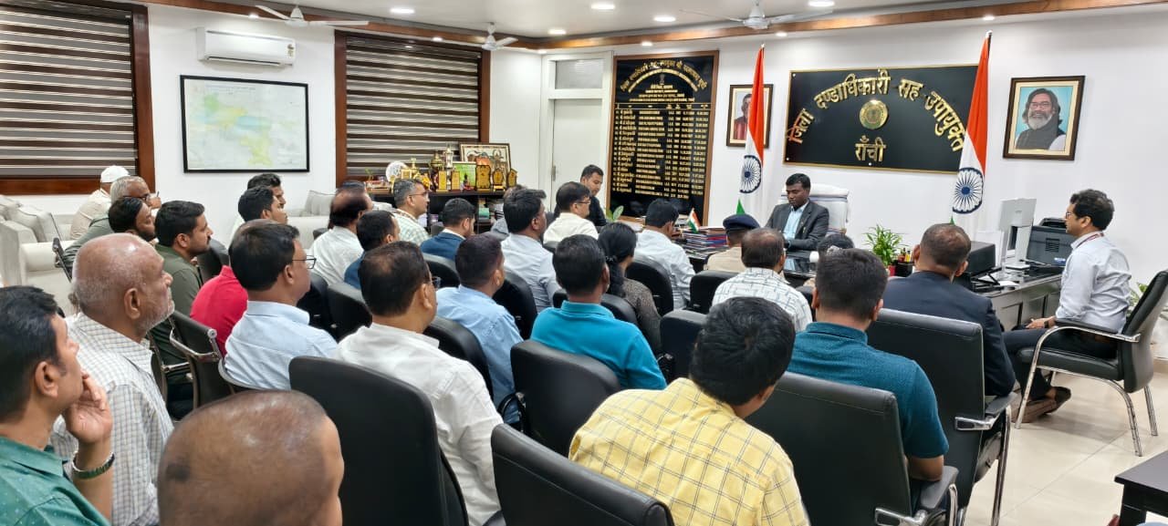 रांची के उपायुक्त में एलपीजी गैस सिलेंडर के कंपनियों के प्रतिनिधियों के साथ की बैठक