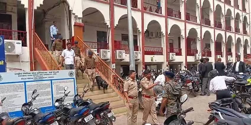 झारखंड के धनबाद और लातेहार सिविल कोर्ट को बम से उड़ने की धमकी