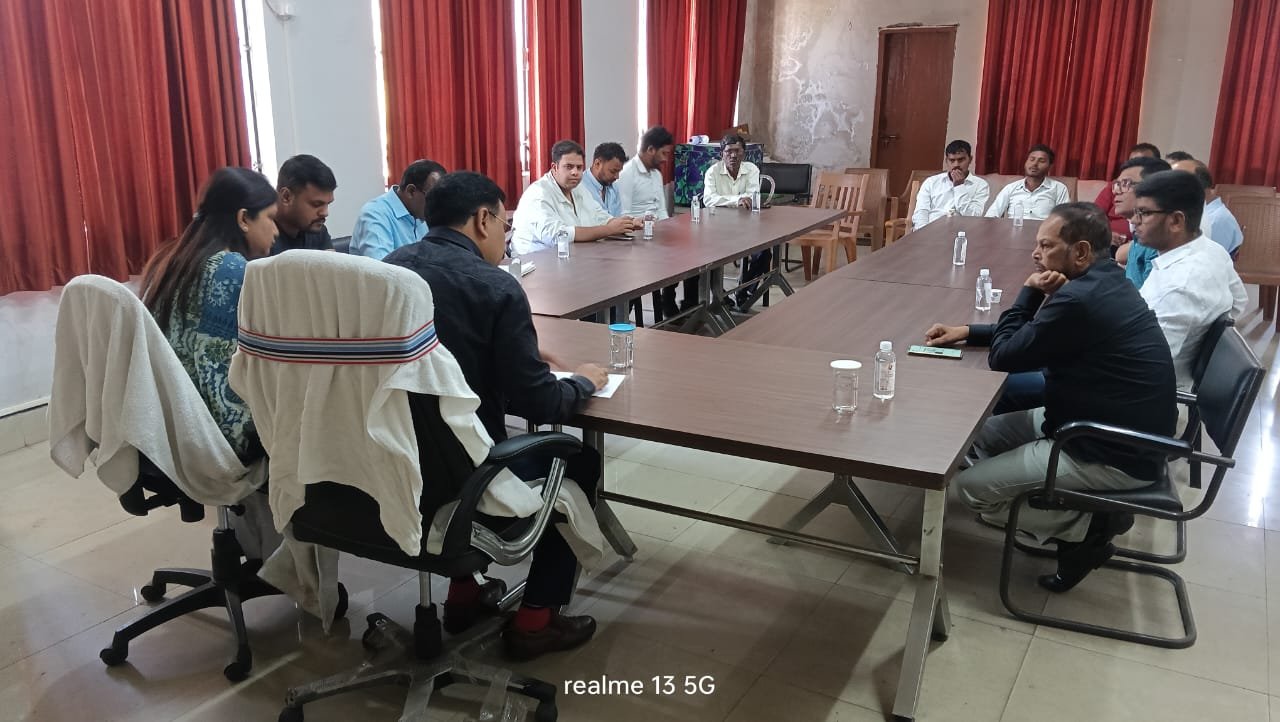 गैस एजेंसियों के डीलरों के साथ एसडीओ ने बैठक किया