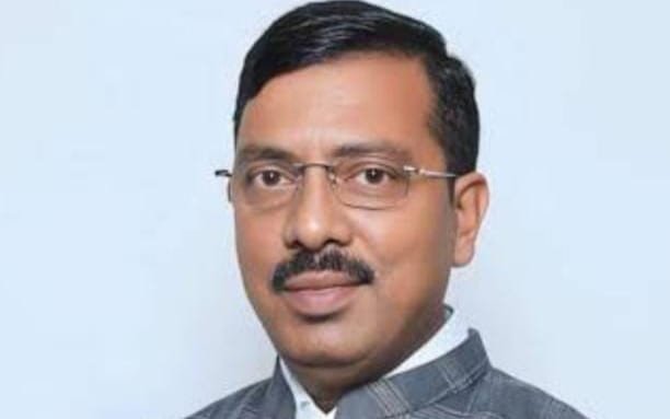 विधानसभा में विस्थापित परिवार के मुआवजा राशि एवं अन्य सुविधा बढ़ाने को लेकर विधायक ने उठाई आवाज