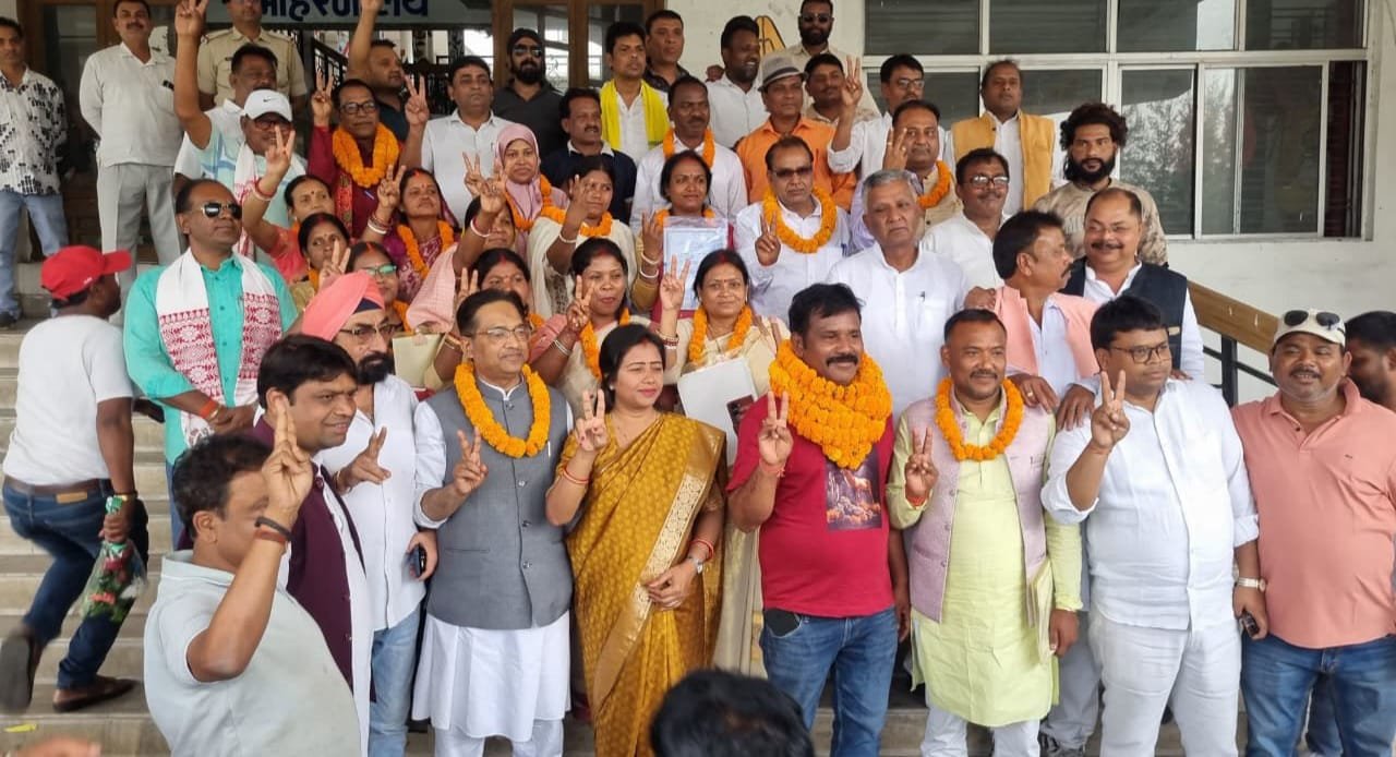 रामगढ़ नगर परिषद के अध्यक्ष और उपाध्यक्ष पद पर ममता ने अपने प्रत्याशियों को जिताकर लोहा मनवाया