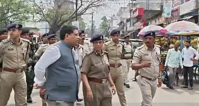 हजारीबाग पहुंची राज्य की डीजीपी, जुलूस के मार्ग का किया निरीक्षण