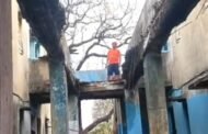 उरीमारी : सीसीएल के जर्जर क्वार्टर का छज्जा गिरकर हुआ जमींदोज